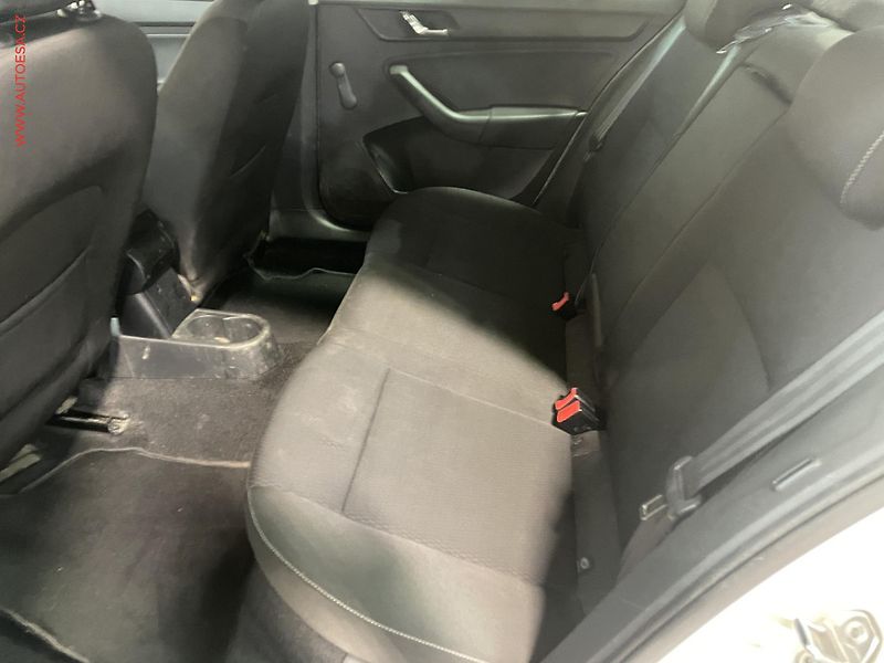 Škoda Rapid (2013) 1.2 TSi, ČR, Ambition, navi - fotka 10 z 15
