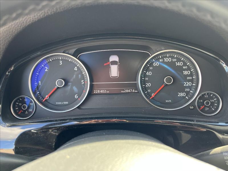 Volkswagen Touareg 3,0 TDi V6 180KW 4x4 TAŽNÉ - fotka 28 z 50