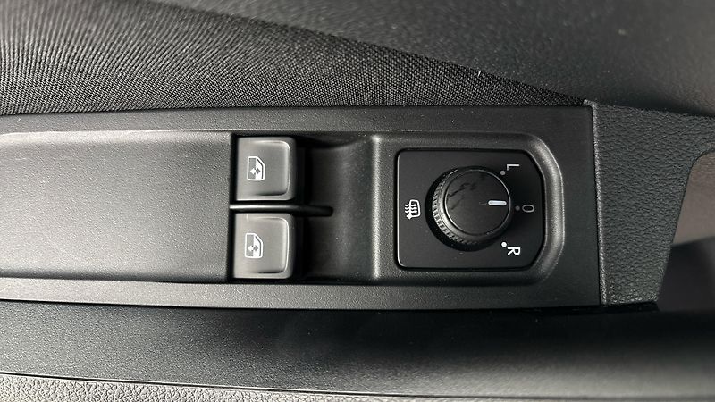 Škoda Scala 1.0 TSI Ambition - fotka 21 z 23