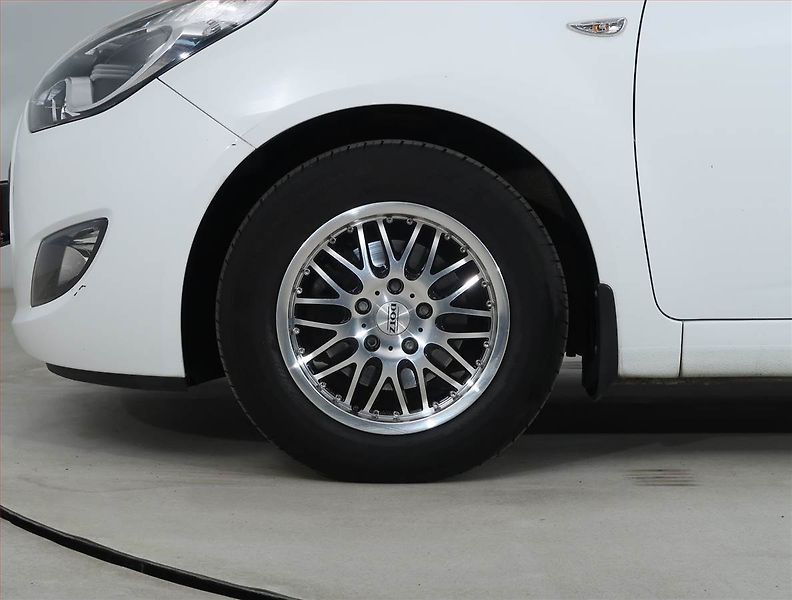 Hyundai ix20 (2016) 1.6 CVVT, Park. senzory - fotka 14 z 17