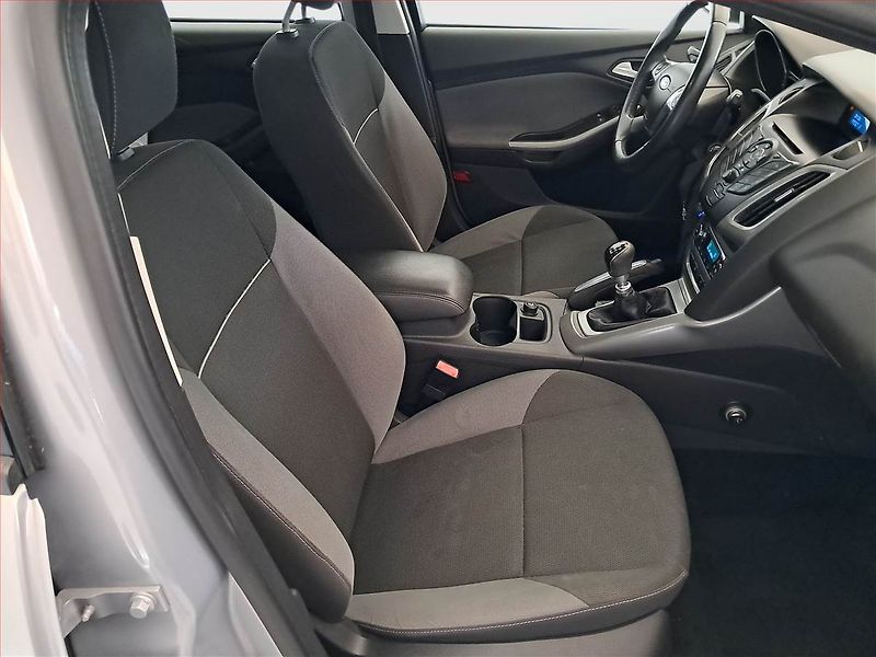 Ford Focus (2011) 1.6 TDCi, jezdí dobře - fotka 9 z 14