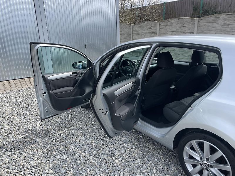 Volkswagen Golf 1.6TDi 105PS  6 HIGHLINE TOP!! - fotka 105 z 176