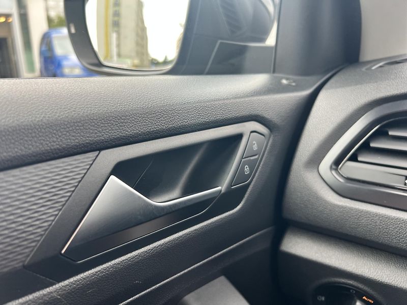 Volkswagen T-Roc 1.0 - fotka 19 z 22
