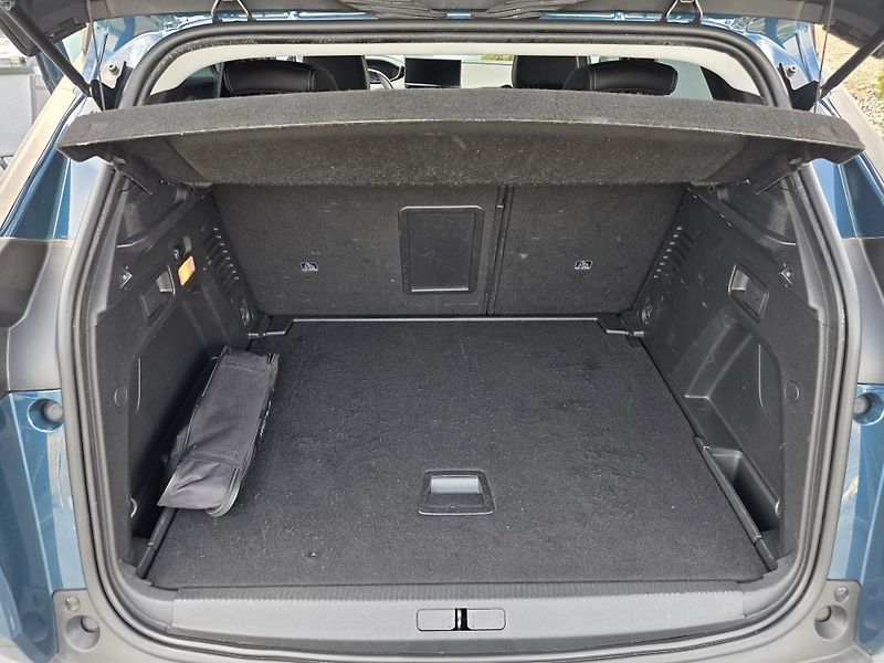 Peugeot 3008 (2022) 1.5BHDi 96kW ALLURE 1.MAJITEL  - fotka 17 z 20