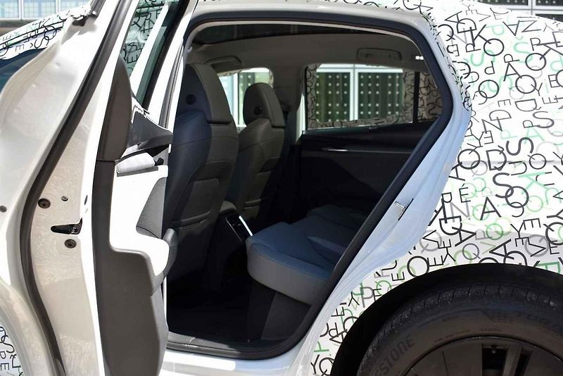 Vybraní motorističtí novináři již za sebou mají první testovací kilometry s Enyaqem iV Coupe