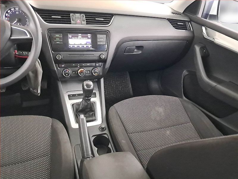 Škoda Octavia (2015) Ambition 1.6 TDI, Tempomat - fotka 8 z 16