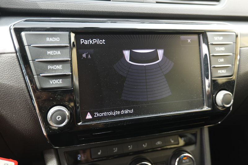 Škoda Superb 1.4 TSI DAB 19 Tažné - fotka 33 z 35