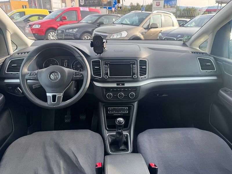 Volkswagen Sharan (2014) 2,0 TDI 130 KW ROZVODY 2. MAJ - fotka 18 z 45