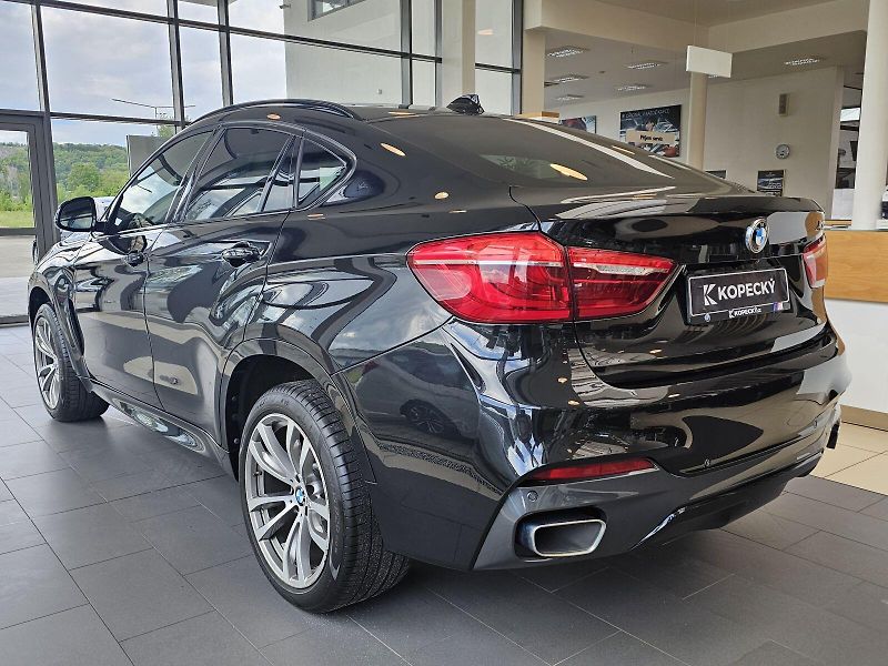 BMW X6 xDrive30d - fotka 3 z 31
