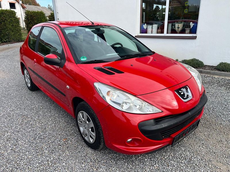 Peugeot 206 (2009) + 1.1 i - fotka 1 z 15