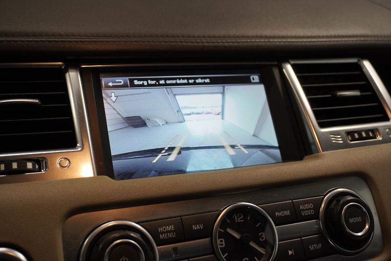 Land Rover Range Rover Sport 3,0 TDV6 4WD AUTOMAT - fotka 23 z 39