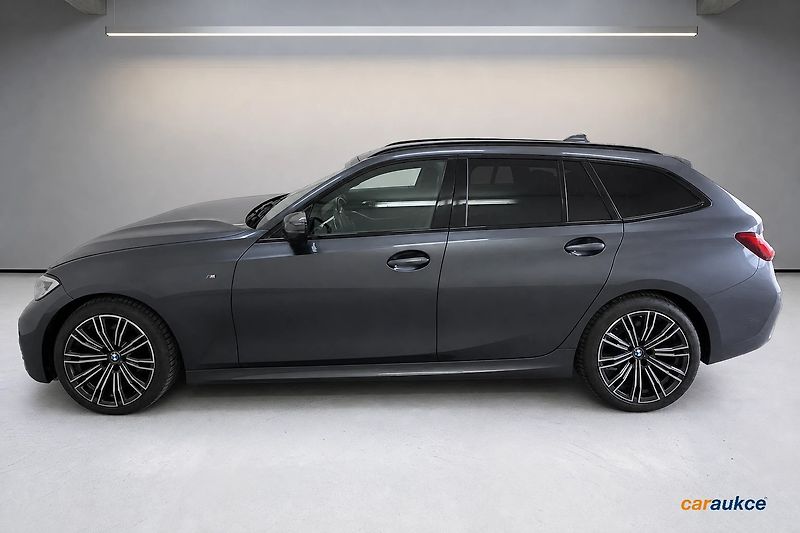 BMW Řada 3 320d xDrive AT Touring - fotka 3 z 83