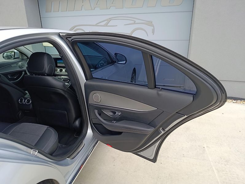 Mercedes-Benz Třídy E 220d 143kW 4MATIC ČR  - fotka 31 z 34