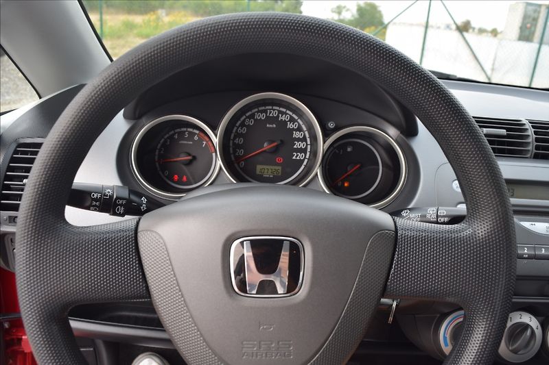 Honda Jazz 1,3 i 57KW NOVÁ STK BEZ KOROZE - fotka 37 z 45