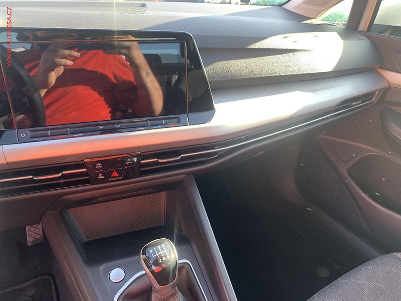 Volkswagen Golf (2021) 2.0TDi, 1.maj,ČR, Life - fotka 14 z 22