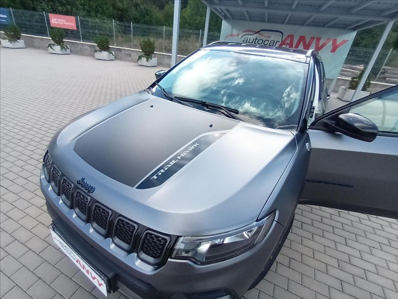 Jeep Compass 1,3 PHEV 132kW,TRAIL HAWK - fotka 43 z 50