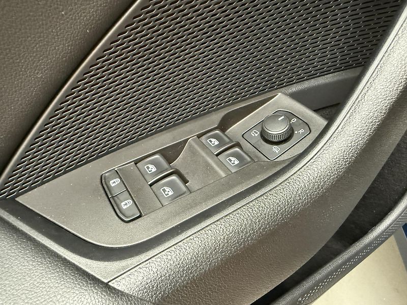 Škoda Octavia 2.0 TDI 110kW DSG Style Combi - fotka 10 z 13