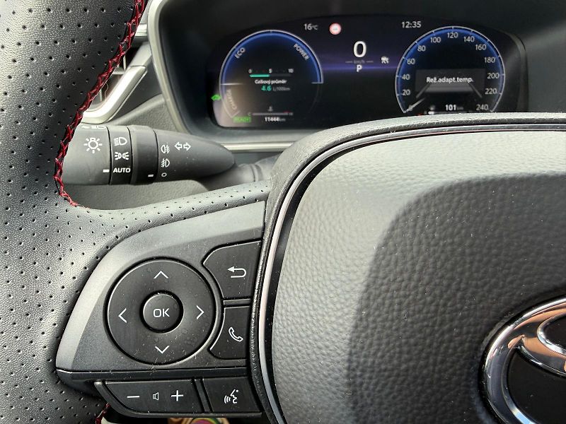 Toyota Corolla 1.8 HSD e-CVT GR Sport - fotka 17 z 28