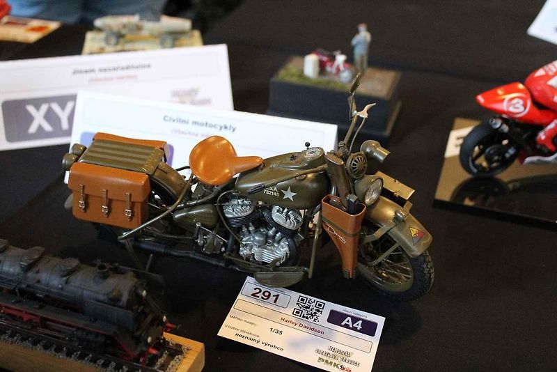 Letošní ročník modelářské výstavy a soutěže v Telnici na Ústecku byl jubilejní - desátý. Jinak soutěž má již čtyřicetiletou tradici. Na snímku je model vozu Tatra 147.