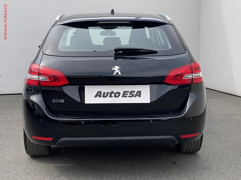 Peugeot 308 (2019) 1.2PT, Allure, navi - fotka 5 z 15