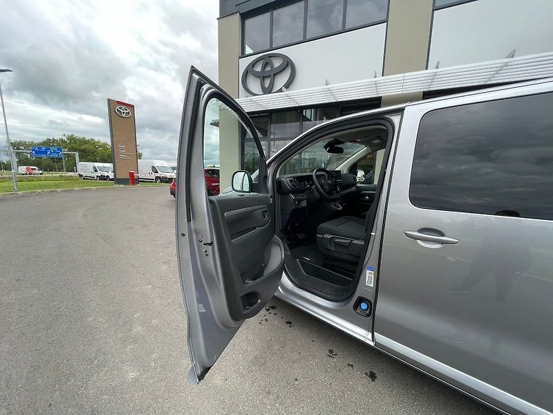 Toyota ProAce Verso 2.0D A/T L2 Business8 Comfort - fotka 10 z 28