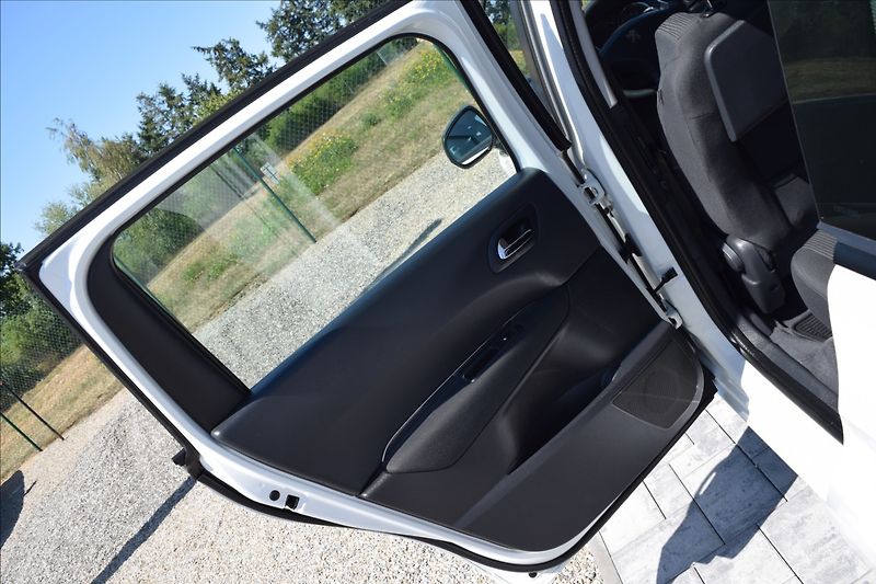 Peugeot 5008 1,6 HDI 84KW AUTOMAT PO SERVIS - fotka 28 z 49