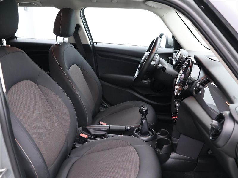 Mini Cooper 1,5 100kW CZ DPH Klima,Tempo - fotka 11 z 26