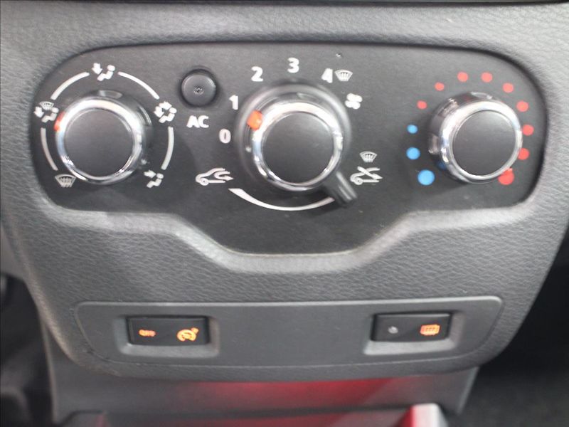 Dacia Lodgy 1,5 dCi Laureate 1.majitel - fotka 21 z 32