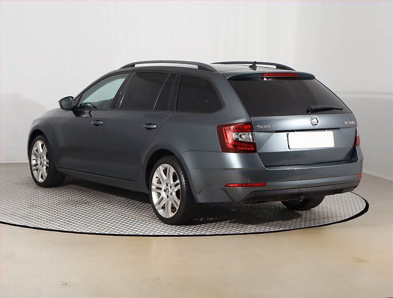 Škoda Octavia (2018) 1.0 TSI, Navi, Tempomat - fotka 4 z 23