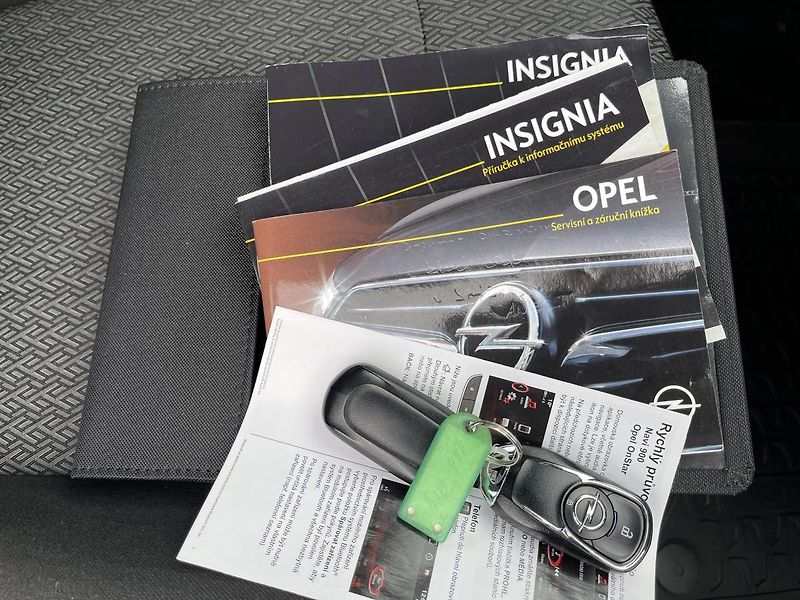 Opel Insignia 2.0CDTi 125kW AT-NEHAV-DPH-ČR! - fotka 32 z 32