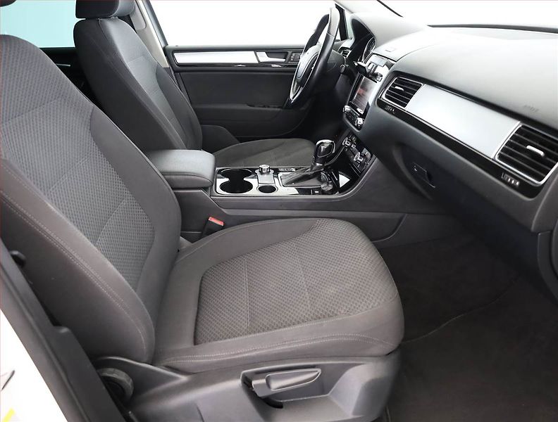 Volkswagen Touareg (2012) 3.0 TDI, 4X4, Automat - fotka 7 z 17