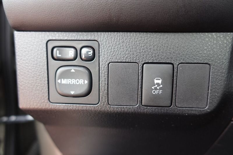 Toyota RAV4 2.0 VVTi Multidrive S  Active - fotka 18 z 33