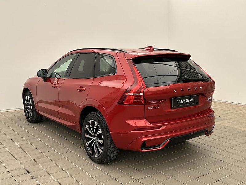 Volvo XC60 2.0  B5 4x4 Plus - fotka 4 z 27