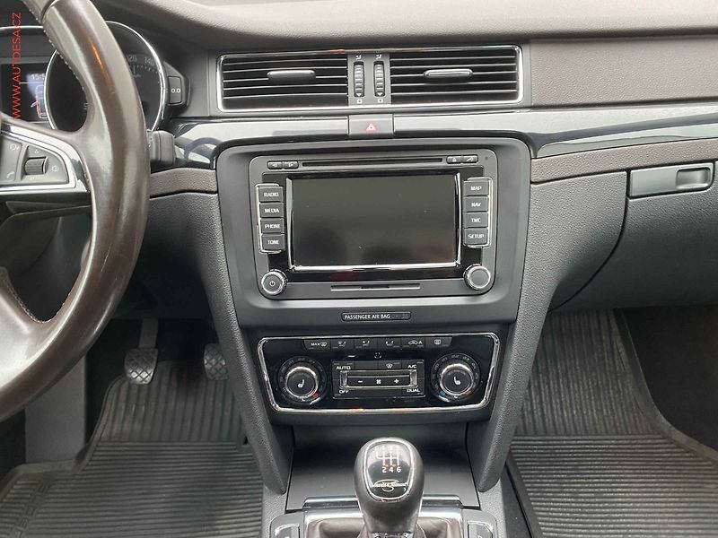 Škoda Superb (2014) 2.0 TDI, Navi, bixen - fotka 12 z 19