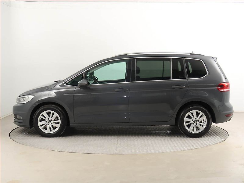 Volkswagen Touran (2023) 2.0 TDI - fotka 3 z 18