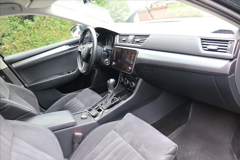 Škoda Superb 2,0 110Kw, ČR, Tažné - fotka 32 z 47
