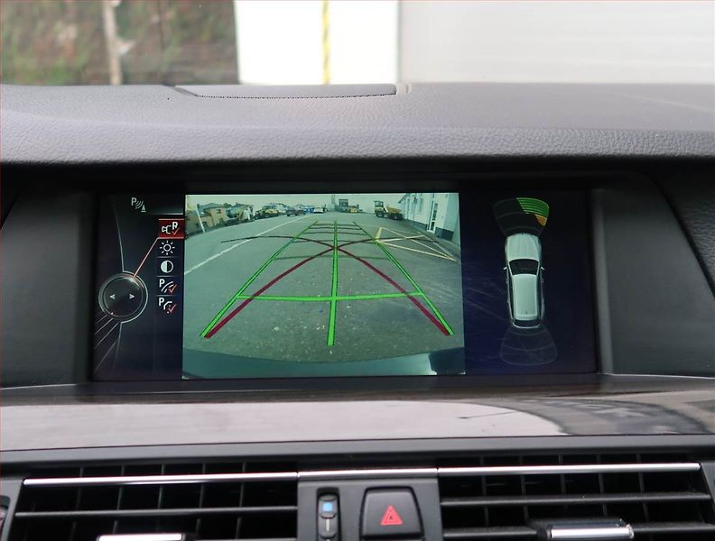 BMW Řada 5 (2013) 525d xDrive, 4X4, Automat - fotka 17 z 26