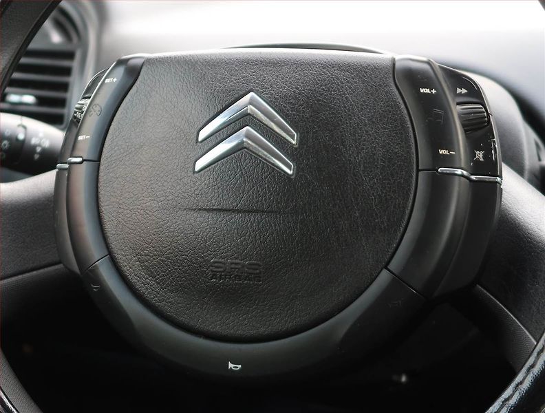 Citroën C4 (2010) 1.4 16V, po STK, jezdí skvěle - fotka 17 z 17