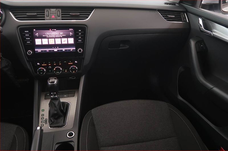 Škoda Octavia (2019) Style 2.0 TDI, Automat, Navi - fotka 8 z 17