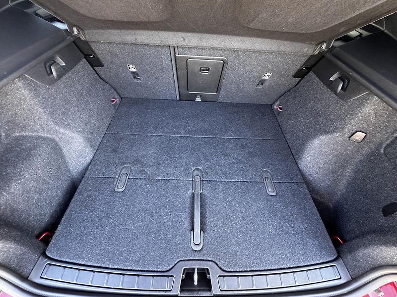 Volvo XC40 B4 FWD ULTRA // REZERVACE  - fotka 15 z 46