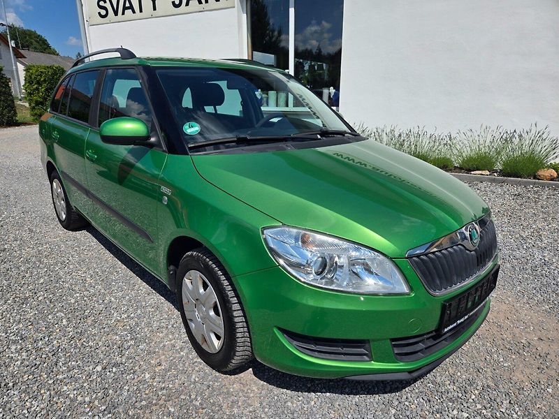 Škoda Fabia (2012) 1.2 TSI Serviska - fotka 2 z 34