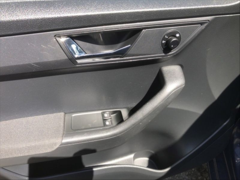 Škoda Fabia 1,0 TSI Ambition - fotka 9 z 10
