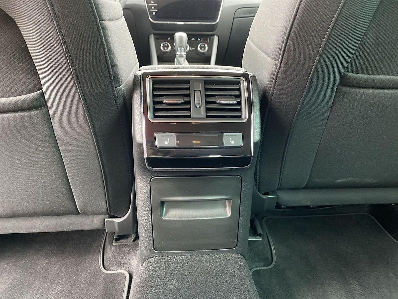 Škoda Superb (2021) 2.0 TDI DSG Style - fotka 28 z 35