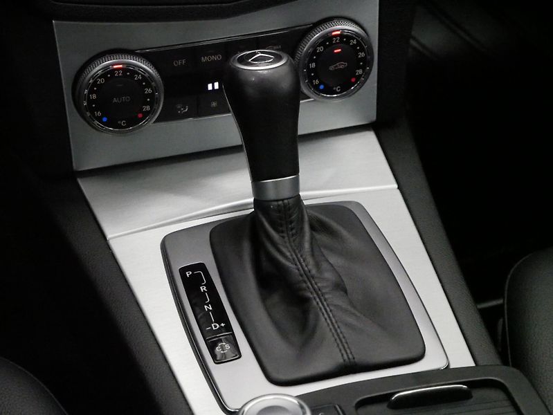 Mercedes-Benz Třídy C - fotka 25 z 28