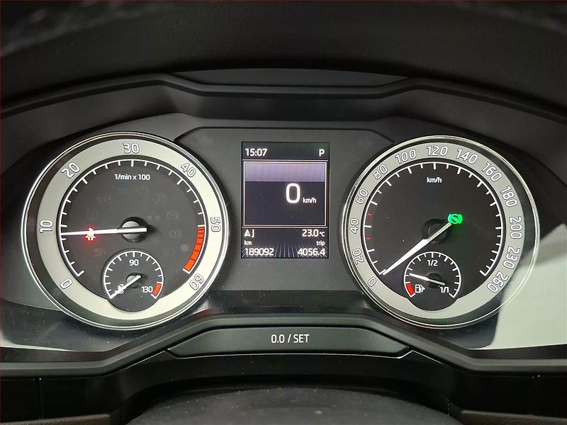 Škoda Superb (2015) Laurin&Klement 2.0 TDI 4x4 - fotka 11 z 25
