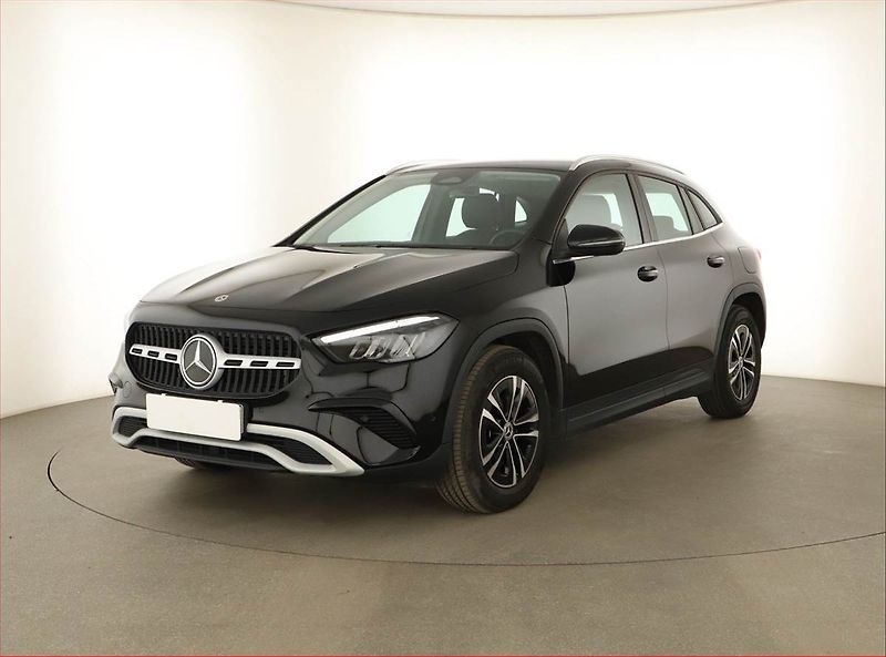 Mercedes-Benz GLA (2024) 200 d - fotka 2 z 18