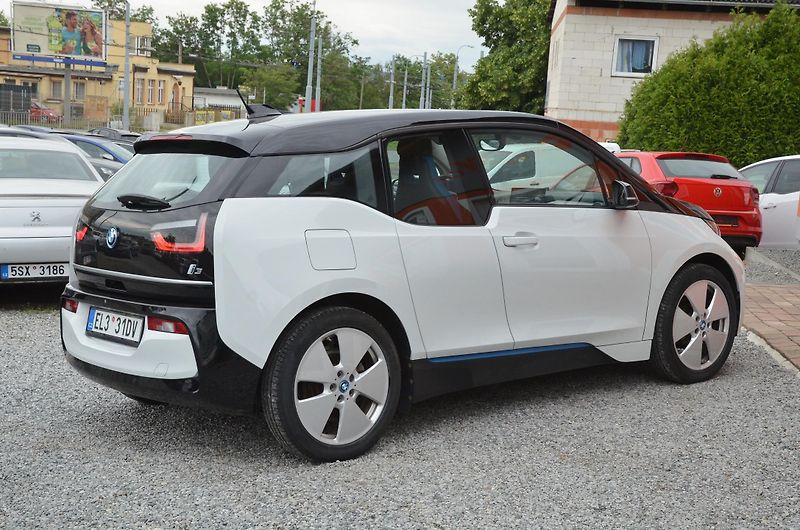 BMW i3 (2022) 120Ah // REZERVOVÁNO // - fotka 6 z 36