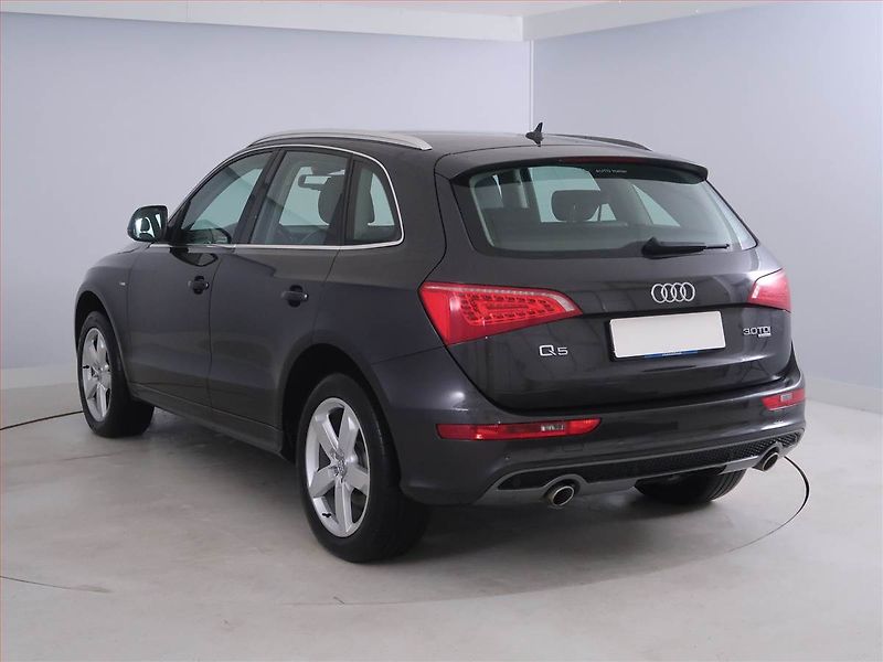 Audi Q5 (2010) S line 3.0 TDI, 4X4, Automat - fotka 4 z 19
