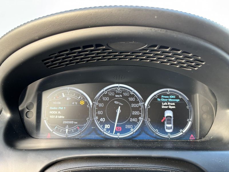 Jaguar XJ (2010) 3.0V6D Alu kola, rezervace - fotka 23 z 35