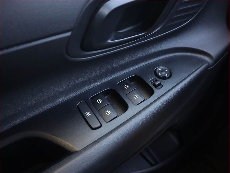Hyundai i20 (2021) 1.0 T-GDI MHEV, Automat - fotka 16 z 17